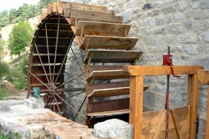 Restauration d’une roue de poitrine en Lozère - La roue tourne 7